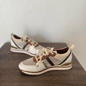 Women’s MIchael Kors Dash Trainer Small Net Mesh Size 7